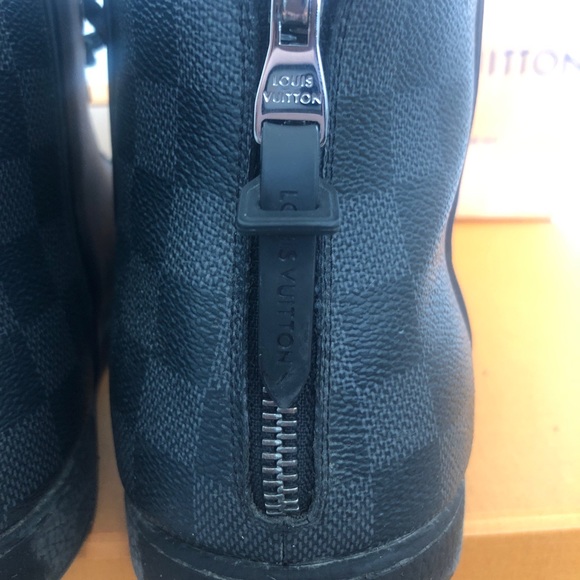 Louis Vuitton Men’s Sneakers - Picture 3 of 8